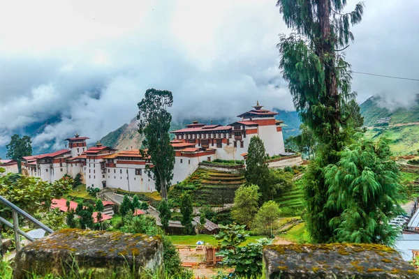 Cour de Trongsa Dzong, l'un des plus anciens Dzong du Bhoutan . — Photo