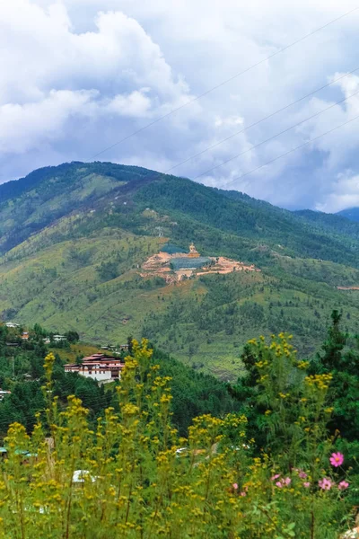 View of the Giant Buddha Dordenma statue from the city of Thimphu — Stock Photo, Image