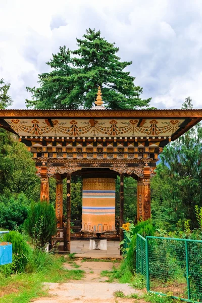 Rueda de oración budista en Wangdue Phodrang, Bután — Foto de Stock