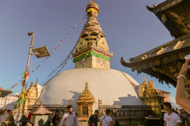 : Paro, Bhutan - 18 Eylül 2016: Bir Budist stupa: Paro, Bhutan üzerinde tasvir Buda gözleri. 