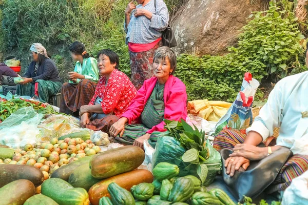 Lobesa Köyü, Punakha, Birleşik Arap Emirlikleri - 11 Eylül 2016: Haftalık tanımlanamayan kişi. 
