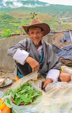 Lobesa Köyü, Punakha, Birleşik Arap Emirlikleri - 11 Eylül 2016: Kimliği belirsiz gülümseyen yaşlı adam, haftalık.