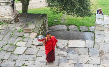 Bumthang, Birleşik Arap Emirlikleri - 13 Eylül 2016: Monk'Bumthang Valley, Birleşik Arap Emirlikleri Kurjey Lhakhang (diziniz Tapınağı).