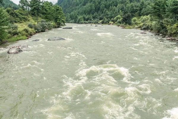 Paro nehir demir Tamchog Lhakhang Manastırı, nehir: Paro, Bhutan, köprü Asya'dan görünümünü