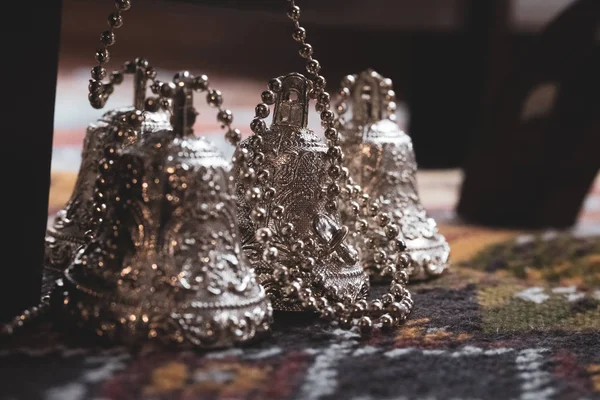 Gruppe von silbernen Glocken für Christbaumschmuck — Stockfoto