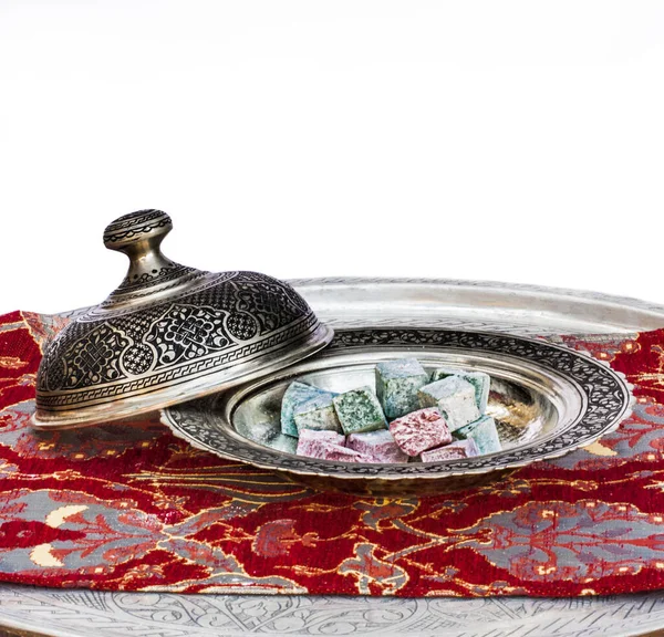 Traditionelle Farbenfrohe Türkische Köstlichkeiten Serviert Handgefertigtem Kupferteller Und Tablett Souvenirs — Stockfoto