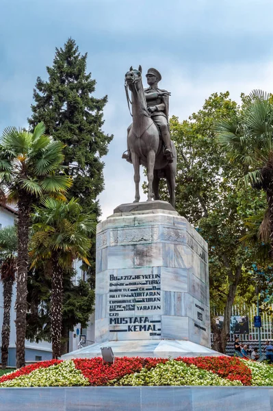 Бурса Турция Августа 2019 Года Бронзовый Памятник Мустафе Кемалю Ататюрку — стоковое фото