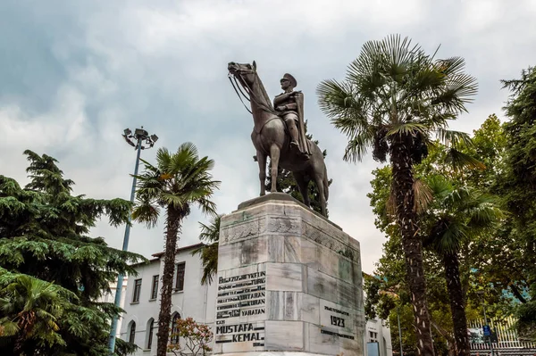 Bursa Türkei August 2019 Bronzene Statue Von Mustafa Kemal Atatürk Stockbild