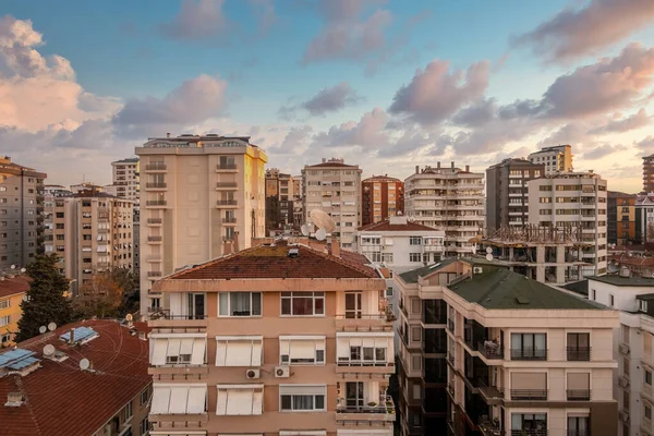 Αεροφωτογραφία Της Πόλης Πολυκατοικίες Όμορφη Θέα Στο Ηλιοβασίλεμα Στο Suadiye — Φωτογραφία Αρχείου