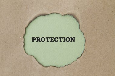 Koruma yazıt karton delik içinde