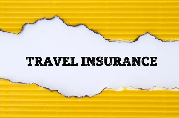 Надпись Travel Insurance Внутри Отверстия Желтом Картоне — стоковое фото