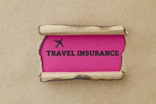 Надпись Travel Insurance Внутри Отверстия Картонной Коробке — стоковое фото