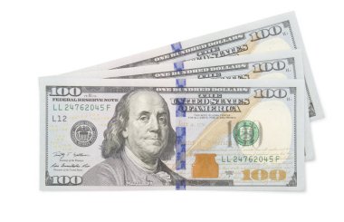 Dolar banknotları beyaz arkaplanda izole.