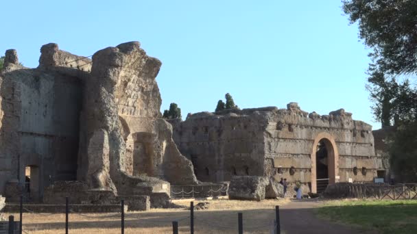 Ruines de triclinium dans le site archéologique, Villa d'Hadrien Rome Tivoli — Video