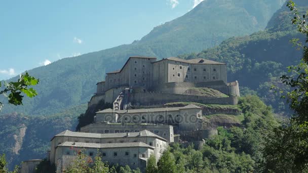 Fort Bard Aosty Włochy Italia Avengers filmu pomnik turystyka — Wideo stockowe