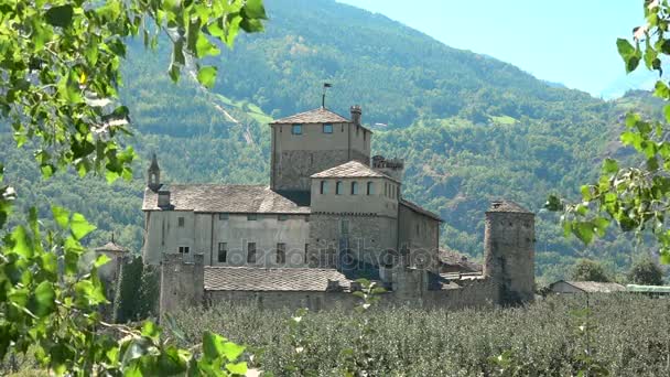 サン ・ ピエール ・ アオスタ イタリア イタリアの中世城古いモニュメント アート観光旅行 — ストック動画