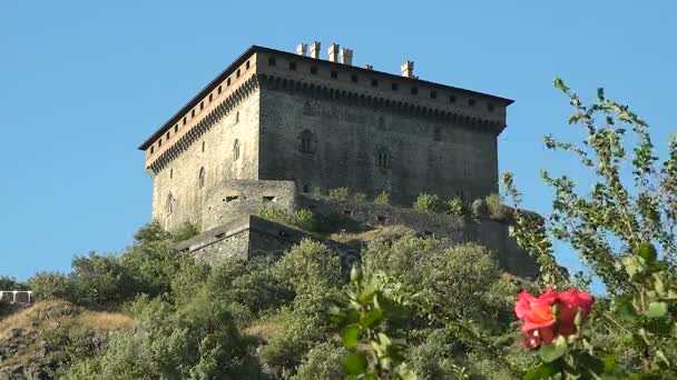 Średniowieczny zamek Verres Aosty Włochy Italia twierdzy pomnik turystyka — Wideo stockowe