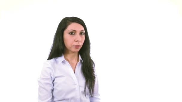 Femme d'affaires souriante montrant pouce vers le haut pour le succès soft focus — Video