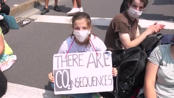 Milan Włochy Maj 2019 Dziewczyna Demonstrująca Globalnym Strajku Marsz Klimatyczny — Wideo stockowe