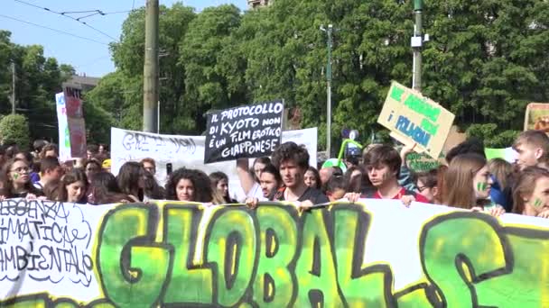 Milán Italia Mayo 2019 Personas Protestando Por Huelga Mundial Por — Vídeos de Stock