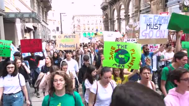 Milan Italie Mai 2019 Les Jeunes Marchent Grève Mondiale Pour — Video