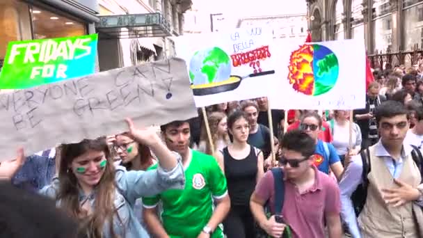 Milán Italia Mayo 2019 Jóvenes Marchan Huelga Global Por Marcha — Vídeos de Stock