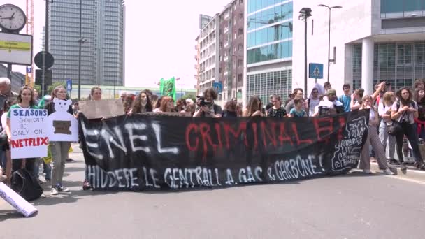 Milan Italy May 2019 People Protesting Energy Provider Gas Coal — стоковое видео