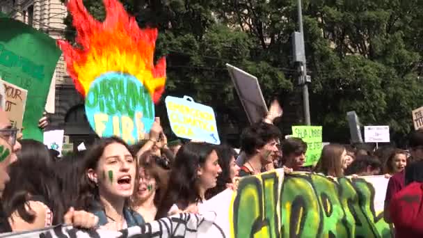 Mailand Italien Mai 2019 Streikposten Demonstrieren Weltweit Schüler Schwänzen Die — Stockvideo