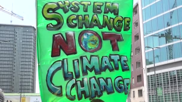 Milan Italy May 2019 Conservationist Placard Global Strike Climate Friday — стоковое видео