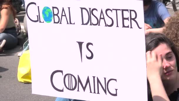 Milan Italië Mei 2019 Meisje Demonstreert Tijdens Wereldwijde Staking Voor — Stockvideo