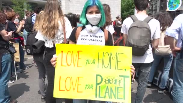 Milán Italia Mayo 2019 Niña Manifestándose Huelga Global Por Clima — Vídeo de stock