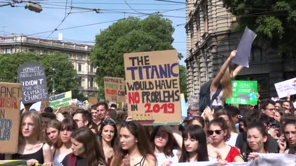 Milan Italy May 2019 Students Protesting Global Strike Climate Demonstration — Vídeos de Stock