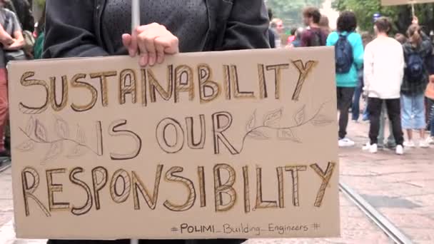 Milano Italien September 2019 Protesttecken För Global Klimatstrejk Fredag För — Stockvideo
