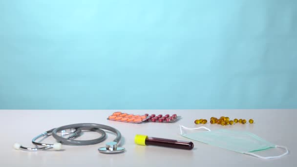Szimbolikus Jelenet Orvosról Aki Pánikba Esett Mert Félt Járványtól Coronavirustól — Stock videók