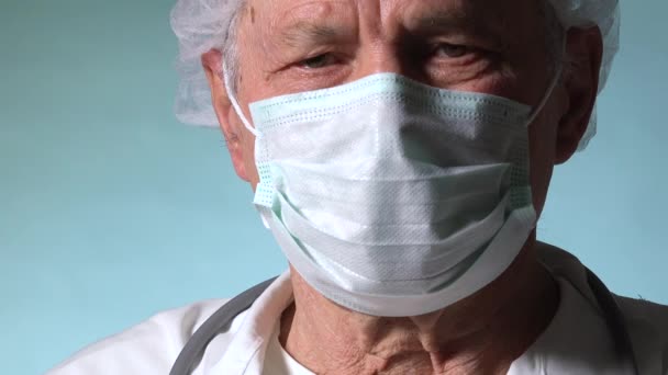 Oude Arts Onderzoekt Coronavirus Reageerbuis Bejaarde Wetenschapper Bereidt Keelholte Voor — Stockvideo
