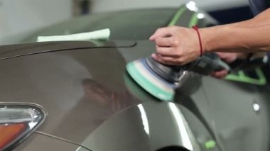Araba vücut parlatma işlemi