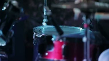 Konserde Sahne Alanı'nda davul