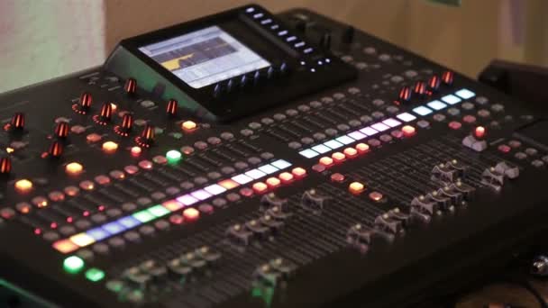 Professionele audio-mixer — Stockvideo