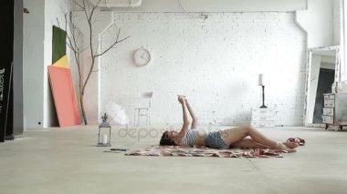 Genç bir kız anlık anlık görüntü kapalı görünüyor