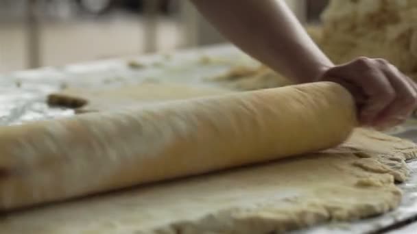 Donna mani rotolamento pasta — Video Stock