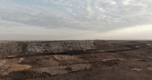 Mise en décharge des déchets ménagers. Vue aérienne 