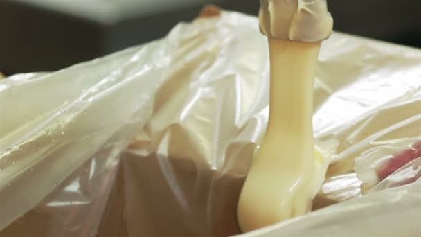 Produktion kub av margarin i mejeri. — Stockvideo