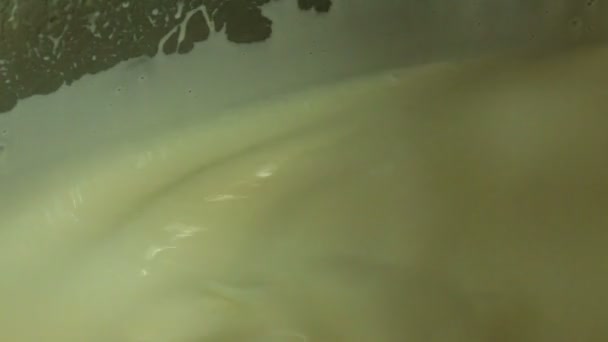 Mezclador industrial de leche — Vídeo de stock