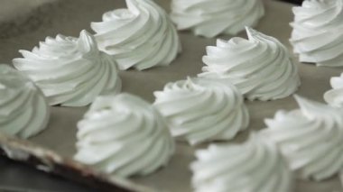 çok beyaz kremalı kek