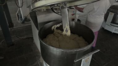 makine üzerinden un üretim tesisi ekmek hamur yoğurmak