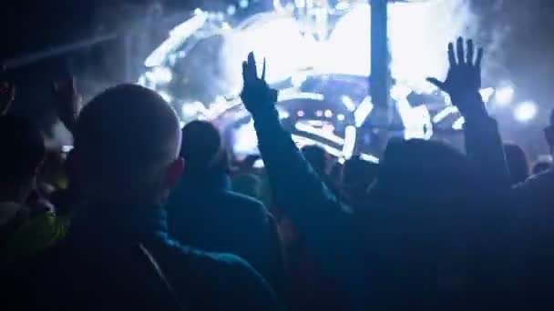 Foule dansante à la fête — Video