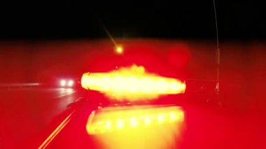 yakın çekim polis sireni gece
