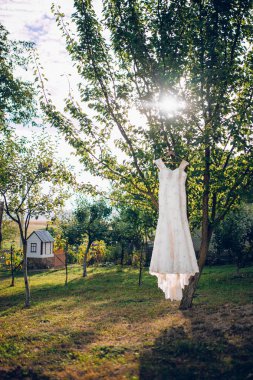 Güzel beyaz gelinlik