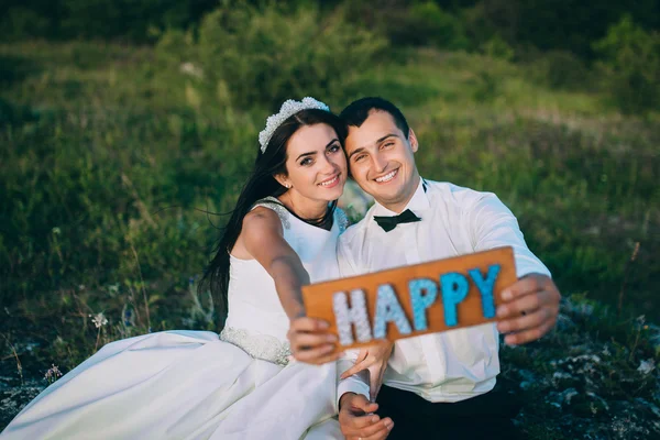 Matrimonio coppia sulla natura — Foto Stock