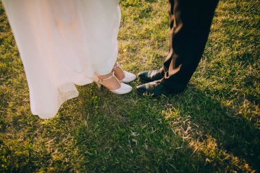 Çift birbirlerine holding